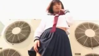 Colegiala japonesa chupa polla sin censura